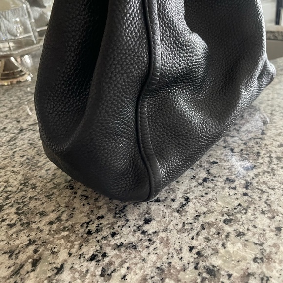 Black Gucci tote bag with gold hardware - Picture 11 of 15